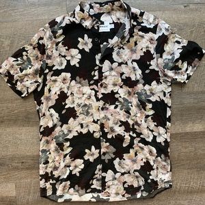 Black/pink floral short sleeve shirt